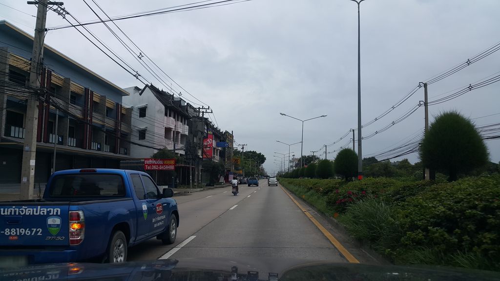 ภาพถนนตรงที่ แฮปปี้ วอช (สาขา 3 แยกราชพฤกษ์) ตั้งอยู่ ถ่ายโดย jrcarlsen พ.ศ. 2559 (2016) · A street-level view of where แฮปปี้ วอช (สาขา 3 แยกราชพฤกษ์) · Happy Wash (sakha 3 Yaekratpharueka) stands, by jrcarlsen in 2559 (2016)