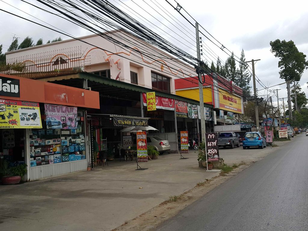 ภาพถนนตรงที่ วอสบาร์ 247 ตั้งอยู่ ถ่ายโดย jrcarlsen พ.ศ. 2558 (2015) · A street-level view of where วอสบาร์ 247 · Wotba 247 stands, by jrcarlsen in 2558 (2015)