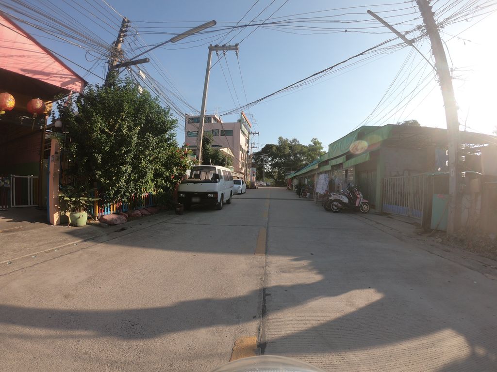 ภาพถนนตรงที่ น้องกับตัน ตั้งอยู่ ถ่ายโดย chanuwath_grab พ.ศ. 2562 (2019) · A street-level view of where น้องกับตัน · Nongkaptan stands, by chanuwath_grab in 2562 (2019)
