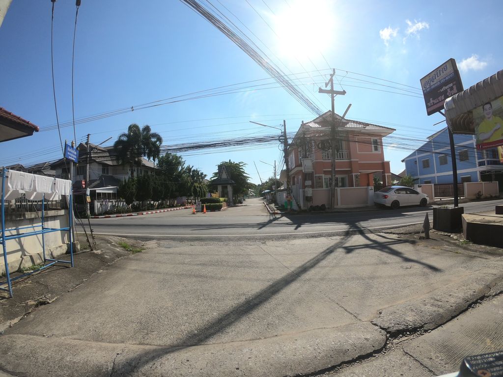 ภาพถนนตรงที่ ซักผ้าหยอดเหรียญ ตั้งอยู่ ถ่ายโดย chanuwath_grab พ.ศ. 2562 (2019) · A street-level view of where ซักผ้าหยอดเหรียญ · Sakpha Yotrian stands, by chanuwath_grab in 2562 (2019)