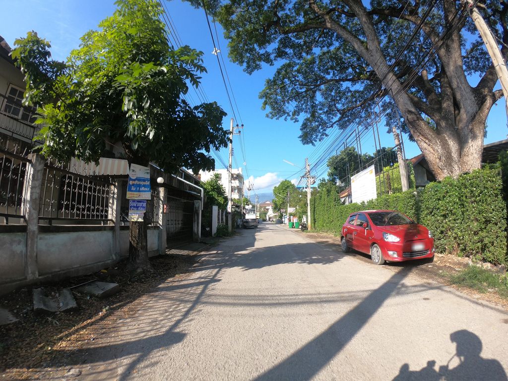 ภาพถนนตรงที่ มีว วอส แอนด์ ดราย ตั้งอยู่ ถ่ายโดย chanuwath_grab พ.ศ. 2562 (2019) · A street-level view of where มีว วอส แอนด์ ดราย · Mio Wot & Dry stands, by chanuwath_grab in 2562 (2019)
