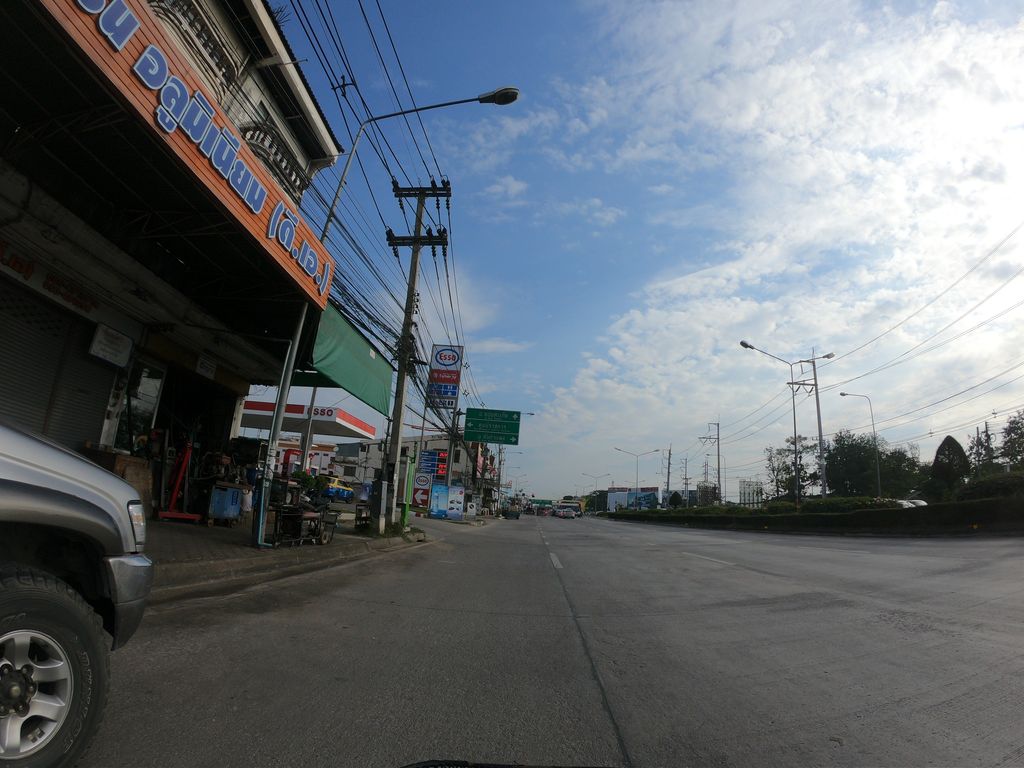 ภาพถนนตรงที่ Skunk ร้านสะดวกซัก ตั้งอยู่ ถ่ายโดย chanuwath_grab พ.ศ. 2562 (2019) · A street-level view of where Skunk ร้านสะดวกซัก stands, by chanuwath_grab in 2562 (2019)