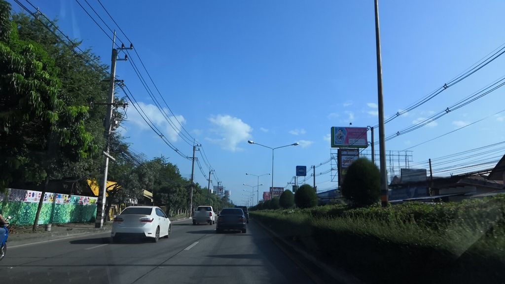 ภาพถนนตรงที่ ว้าวไบค์ซิเคิล ตั้งอยู่ ถ่ายโดย charlesano พ.ศ. 2561 (2018) · A street-level view of where ว้าวไบค์ซิเคิล · Wao Bike Sikhoen stands, by charlesano in 2561 (2018)