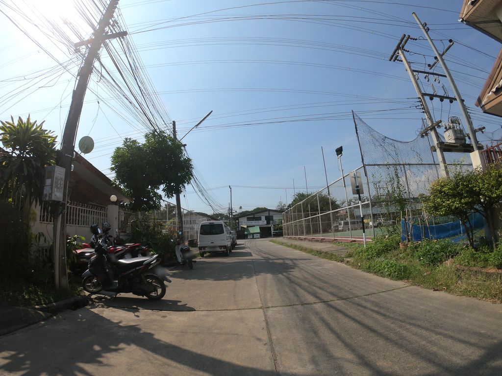 ภาพถนนตรงที่ วัฒนาแอร์เซอร์วิส ตั้งอยู่ ถ่ายโดย chanuwath_grab พ.ศ. 2562 (2019) · A street-level view of where วัฒนาแอร์เซอร์วิส · Watna Air Service stands, by chanuwath_grab in 2562 (2019)