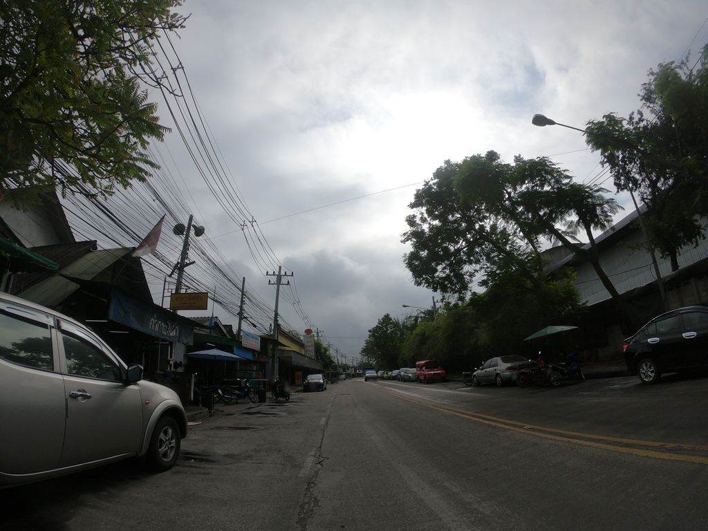 ภาพถนนตรงที่ คำการไฟฟ้า ตั้งอยู่ ถ่ายโดย chanuwath_grab พ.ศ. 2562 (2019) · A street-level view of where คำการไฟฟ้า · Khamkanfaifa stands, by chanuwath_grab in 2562 (2019)