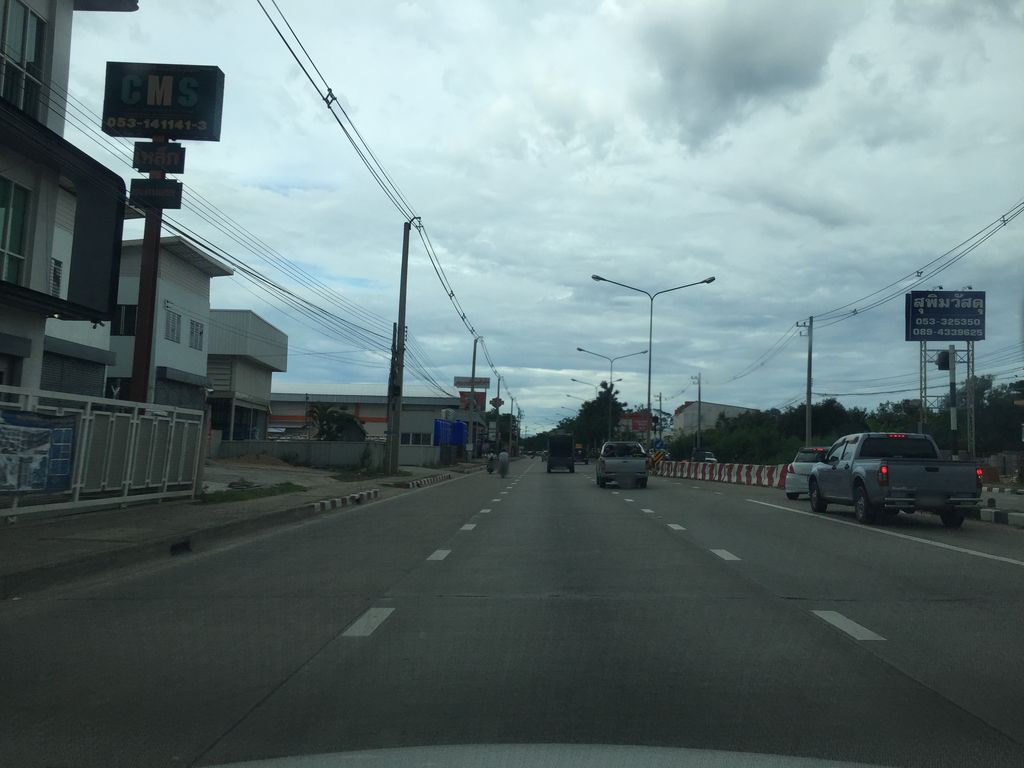 ภาพถนนตรงที่ วาทิตย์ธรรมช่าง ตั้งอยู่ ถ่ายโดย kyoko พ.ศ. 2561 (2018) · A street-level view of where วาทิตย์ธรรมช่าง · Wathit Tham Chang stands, by kyoko in 2561 (2018)