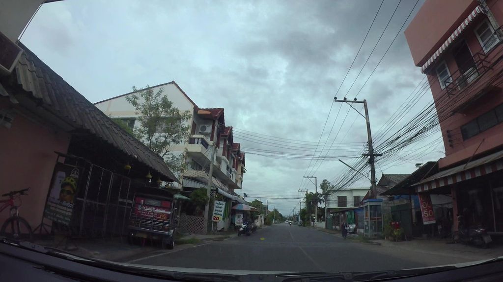 ภาพถนนตรงที่ สุธีร์ไบค์ช็อป ตั้งอยู่ ถ่ายโดย kaart_3 พ.ศ. 2562 (2019) · A street-level view of where สุธีร์ไบค์ช็อป · Suthi Bike Shop stands, by kaart_3 in 2562 (2019)