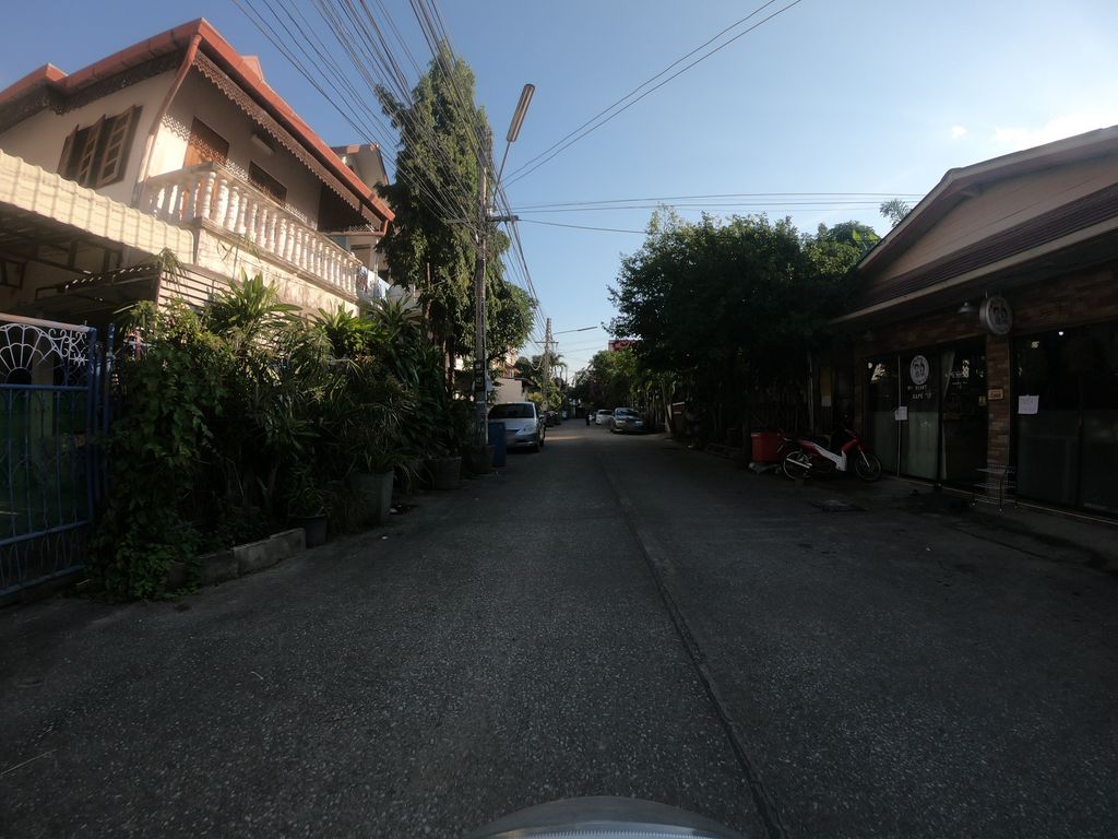 ภาพถนนตรงที่ บ้านช่างแอร์ by นายฮ้อย ตั้งอยู่ ถ่ายโดย chanuwath_grab พ.ศ. 2562 (2019) · A street-level view of where บ้านช่างแอร์ by นายฮ้อย · Ban Chang Air By Naihoi stands, by chanuwath_grab in 2562 (2019)