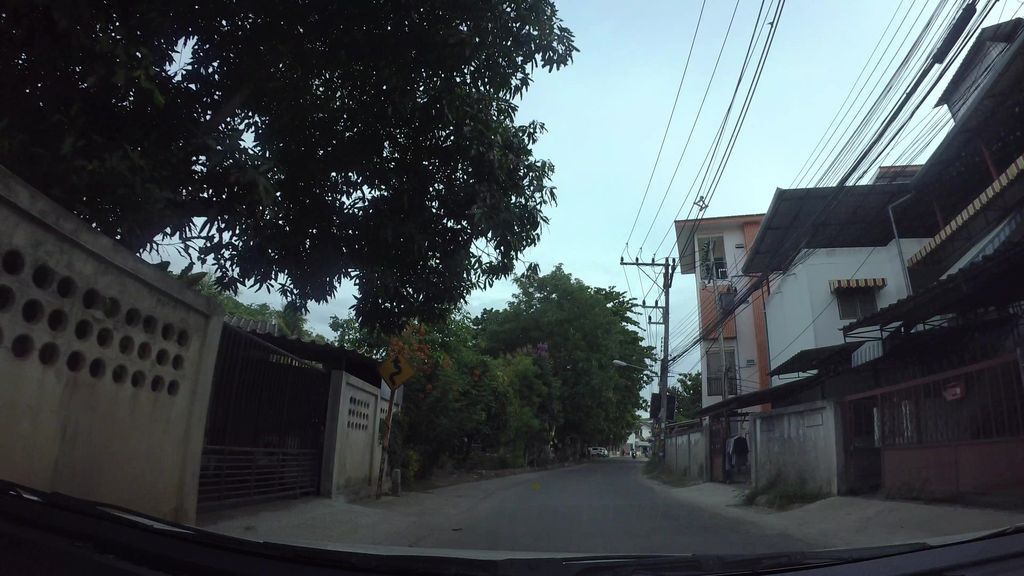 ภาพถนนตรงที่ บ้านช่างเซอร์วิส Electrolux Service (SUB) & ซักผ้าหยอดเหรียญ ตั้งอยู่ ถ่ายโดย kaart_3 พ.ศ. 2562 (2019) · A street-level view of where บ้านช่างเซอร์วิส Electrolux Service (SUB) & ซักผ้าหยอดเหรียญ stands, by kaart_3 in 2562 (2019)