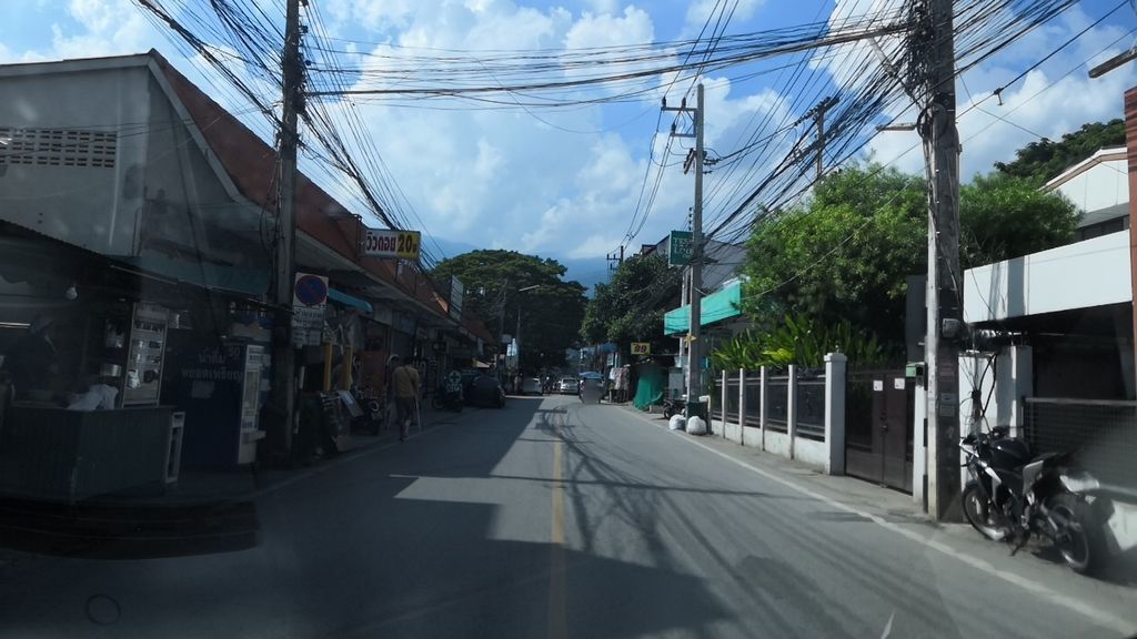 ภาพถนนตรงที่ ไชยกรมอเตอร์ ตั้งอยู่ ถ่ายโดย charlesano พ.ศ. 2561 (2018) · A street-level view of where ไชยกรมอเตอร์ · Chaikramotoe stands, by charlesano in 2561 (2018)
