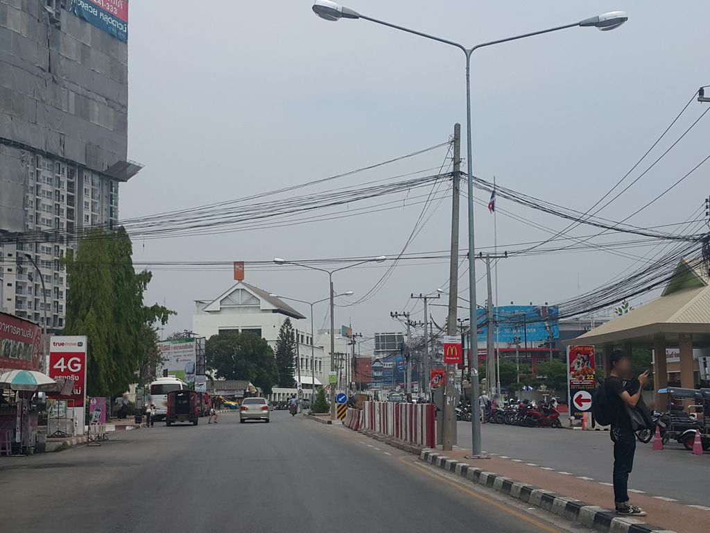 ภาพถนนตรงที่ สไมล์ รถให้เช่า / รักฝากรถ (อาเขต) ตั้งอยู่ ถ่ายโดย jrcarlsen พ.ศ. 2559 (2016) · A street-level view of where สไมล์ รถให้เช่า / รักฝากรถ (อาเขต) · Smile Rothaichao / Rakfakrot (akhet) stands, by jrcarlsen in 2559 (2016)