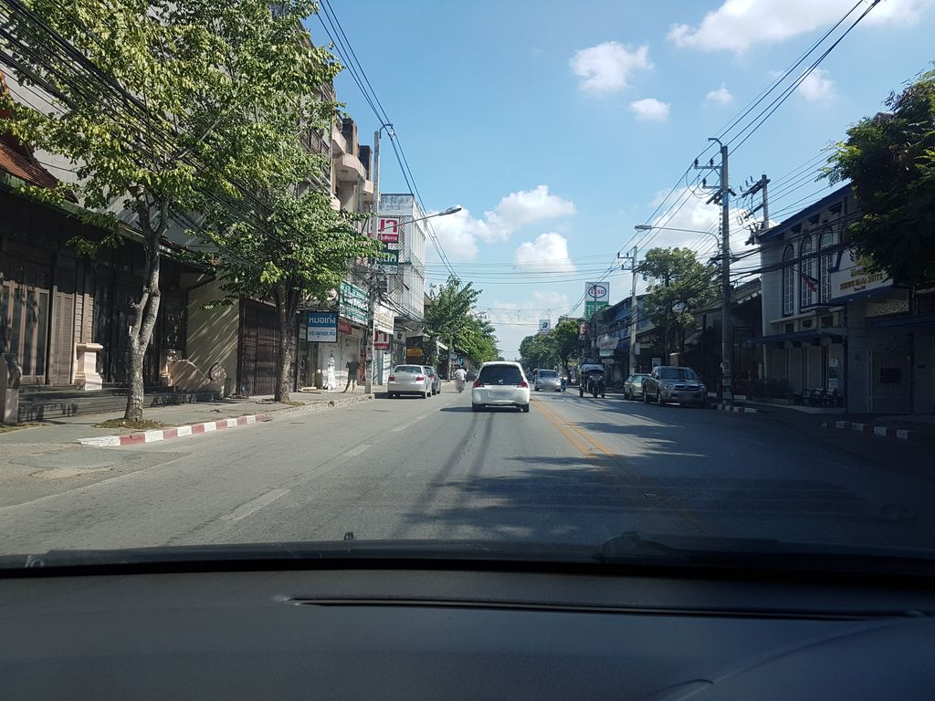 ภาพถนนตรงที่ นครพิงค์อะไหล่ ตั้งอยู่ ถ่ายโดย ekkarin พ.ศ. 2561 (2018) · A street-level view of where นครพิงค์อะไหล่ · Nakhon Ping Alai stands, by ekkarin in 2561 (2018)