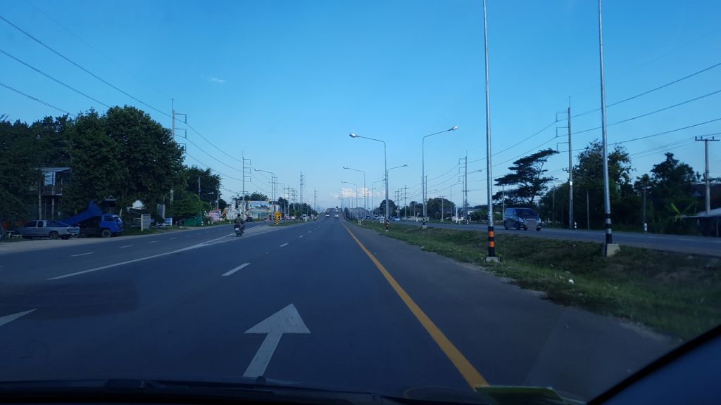 ภาพถนนตรงที่ โจ้มอเตอร์ไซค์ ตั้งอยู่ ถ่ายโดย silamanee พ.ศ. 2561 (2018) · A street-level view of where โจ้มอเตอร์ไซค์ · Cho Motorcycle stands, by silamanee in 2561 (2018)