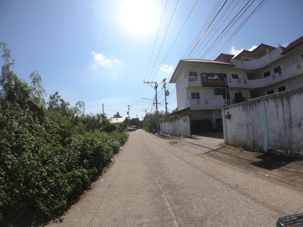 ภาพถนนตรงที่ ช่างเจริญ เจ้าเก่า ตั้งอยู่ ถ่ายโดย chanuwath_grab พ.ศ. 2562 (2019) · A street-level view of where ช่างเจริญ เจ้าเก่า · Changcherin Chaokao stands, by chanuwath_grab in 2562 (2019)