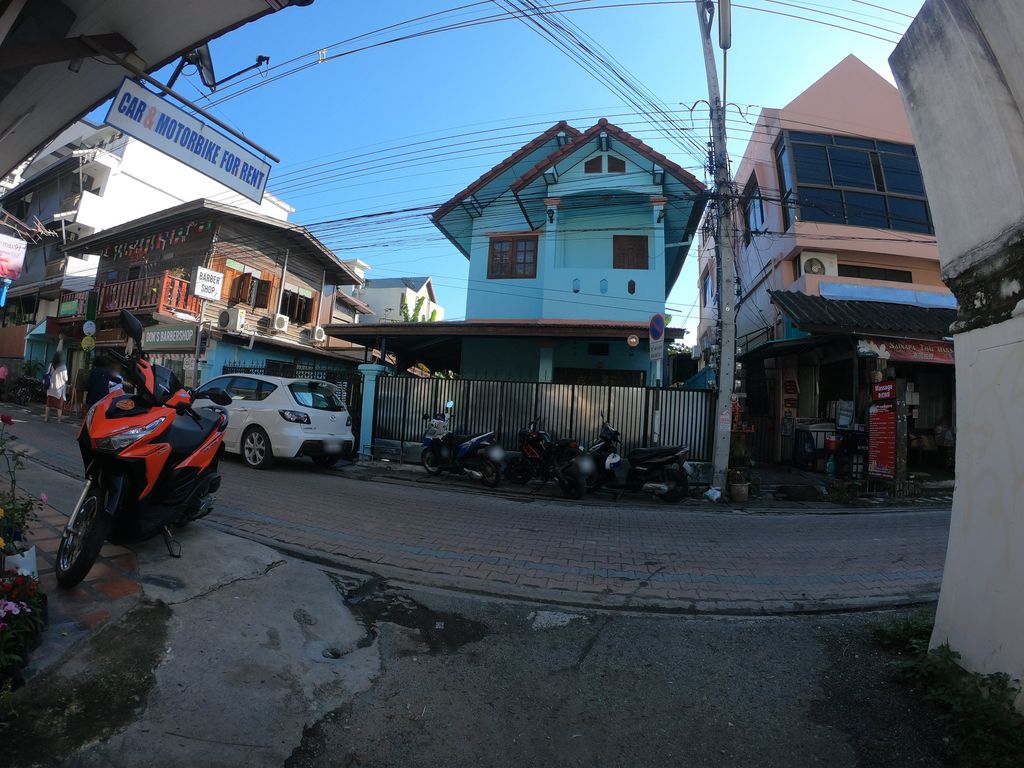 ภาพถนนตรงที่ อินฟินิตี้ รถมอเตอร์ไซค์เช่า ตั้งอยู่ ถ่ายโดย chanuwath_grab พ.ศ. 2562 (2019) · A street-level view of where อินฟินิตี้ รถมอเตอร์ไซค์เช่า · Infiniti Rot Motorcycle Chao stands, by chanuwath_grab in 2562 (2019)