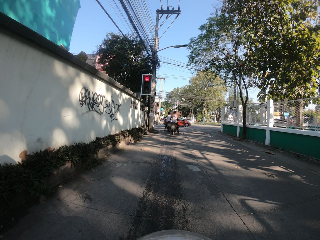 ภาพถนนตรงที่ AWK Shop อิ๊ดเซอร์วิส ตั้งอยู่ ถ่ายโดย chanuwath_grab พ.ศ. 2562 (2019) · A street-level view of where AWK Shop อิ๊ดเซอร์วิส stands, by chanuwath_grab in 2562 (2019)