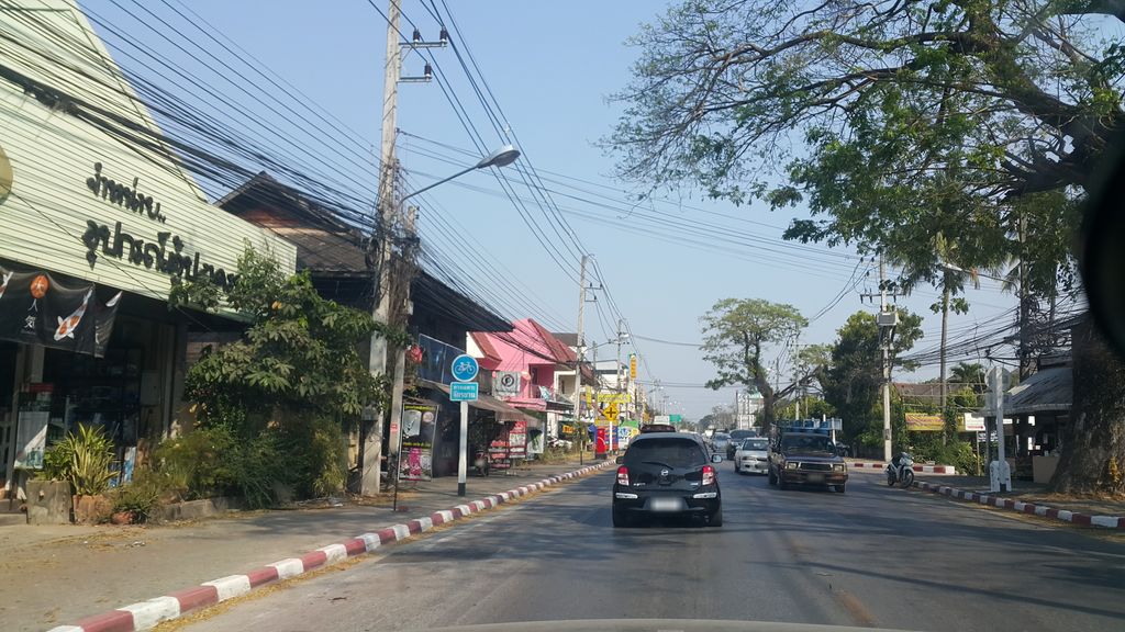 ภาพถนนตรงที่ ลานนามอเตอร์ ตั้งอยู่ ถ่ายโดย jrcarlsen พ.ศ. 2562 (2019) · A street-level view of where ลานนามอเตอร์ · Lan Na Motor stands, by jrcarlsen in 2562 (2019)