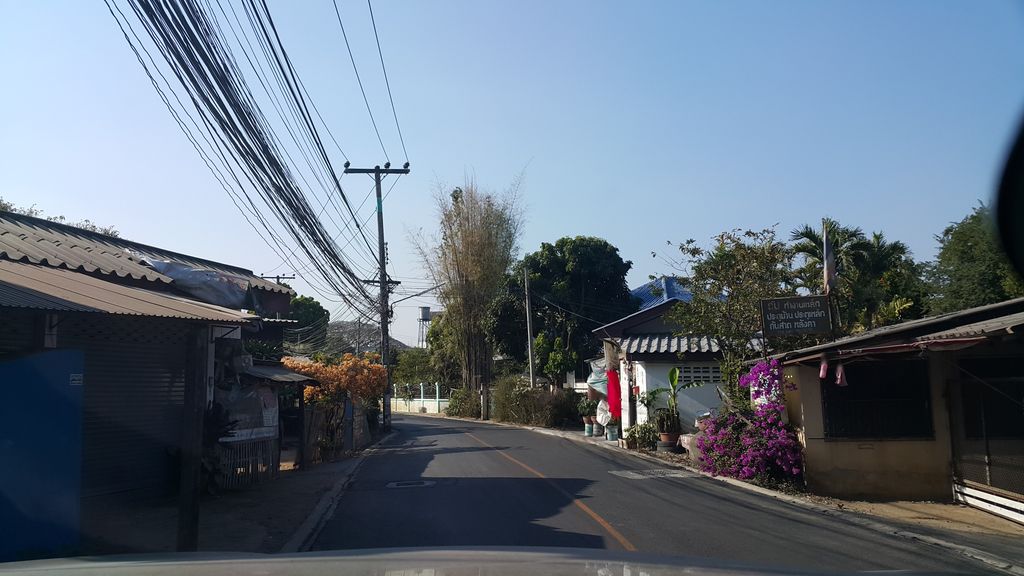 ภาพถนนตรงที่ เจริญมอเตอร์ ซ่อมมอเตอร์ไซค์ ตั้งอยู่ ถ่ายโดย jrcarlsen พ.ศ. 2560 (2017) · A street-level view of where เจริญมอเตอร์ ซ่อมมอเตอร์ไซค์ · Charoen Motor Som Motorcycle stands, by jrcarlsen in 2560 (2017)