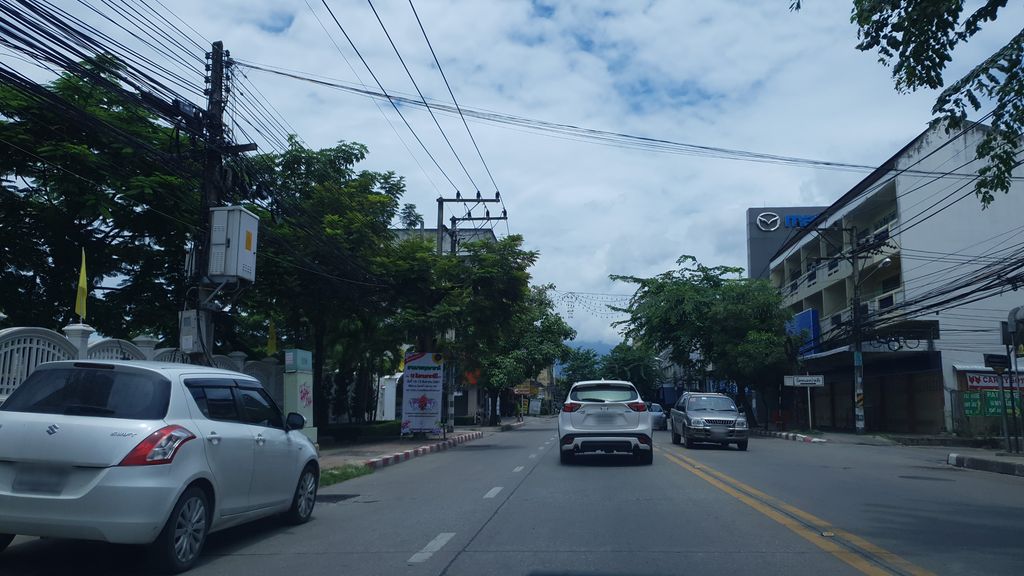 ภาพถนนตรงที่ เค.พี. K.P. เรซซิ่งการาจ ตั้งอยู่ ถ่ายโดย silamanee พ.ศ. 2561 (2018) · A street-level view of where เค.พี. K.P. เรซซิ่งการาจ · Khe.phi. K.P. Retsingkarat stands, by silamanee in 2561 (2018)