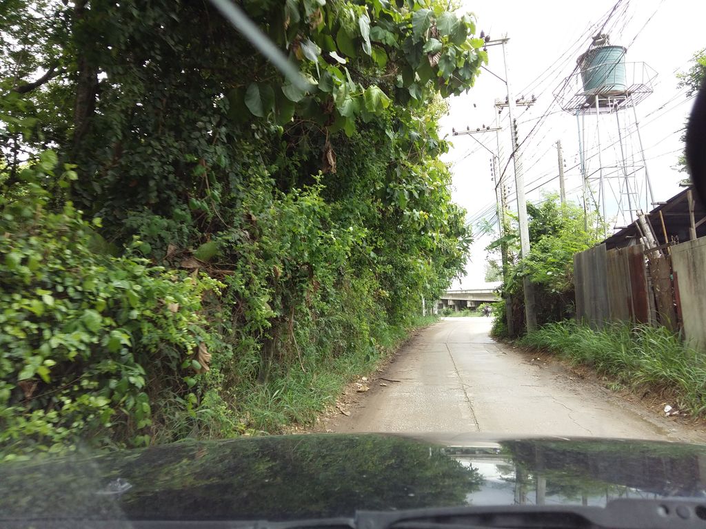 ภาพถนนตรงที่ วินัยมอเตอร์ ตั้งอยู่ ถ่ายโดย hantms พ.ศ. 2558 (2015) · A street-level view of where วินัยมอเตอร์ · Winaimotoe stands, by hantms in 2558 (2015)