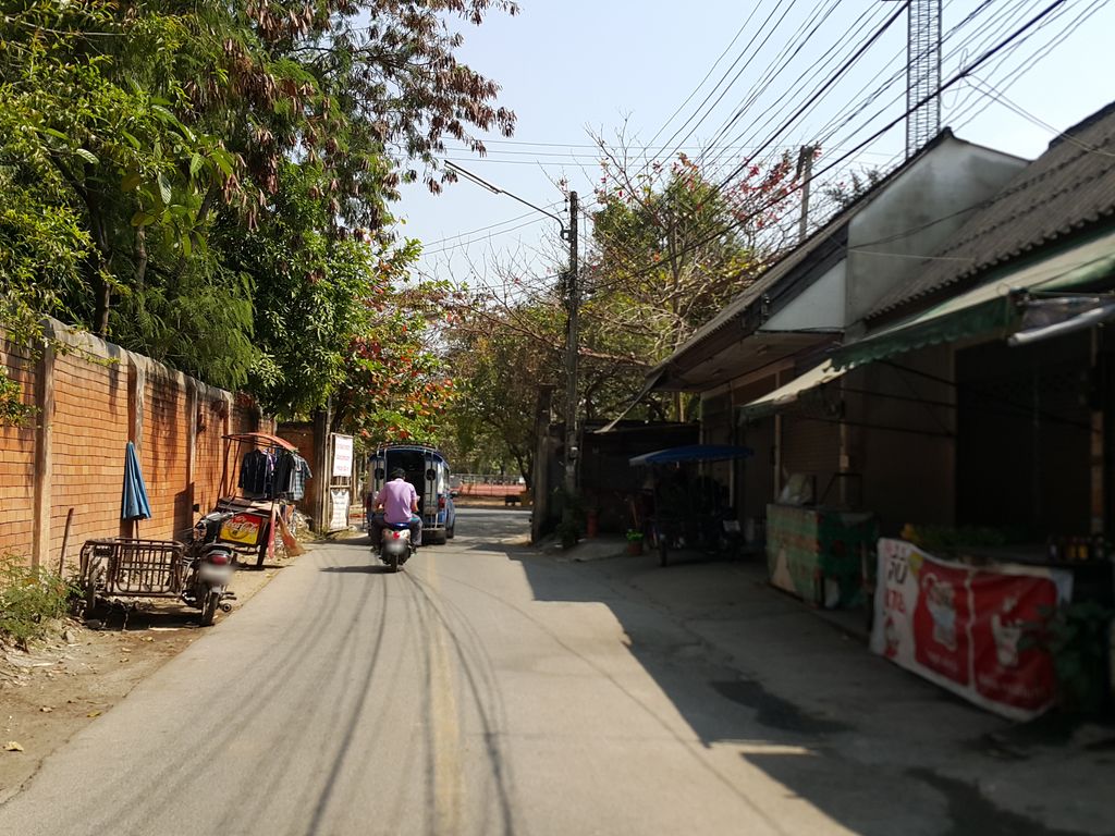 ภาพถนนตรงที่ ช่างตู่ ซ่อมมอเตอร์ไซค์ ปะยาง [กู่เต้า ซอย 5] ตั้งอยู่ ถ่ายโดย jrcarlsen พ.ศ. 2558 (2015) · A street-level view of where ช่างตู่ ซ่อมมอเตอร์ไซค์ ปะยาง [กู่เต้า ซอย 5] · Changtu Som Motorcycle Payang [kutao Soi 5] stands, by jrcarlsen in 2558 (2015)
