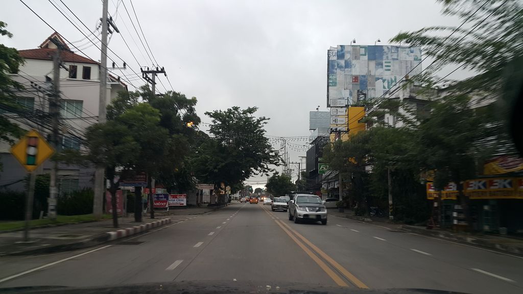 ภาพถนนตรงที่ เจเอ็มวายออโต้ JMY (สาขา เจริญเมือง) ตั้งอยู่ ถ่ายโดย jrcarlsen พ.ศ. 2559 (2016) · A street-level view of where เจเอ็มวายออโต้ JMY (สาขา เจริญเมือง) stands, by jrcarlsen in 2559 (2016)