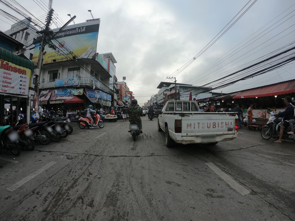 ภาพถนนตรงที่ ร้านปะยางมอเตอร์ไซค์ อ๊อกเชื่อม [ตลาดเมืองใหม่] ตั้งอยู่ ถ่ายโดย chanuwath_grab พ.ศ. 2562 (2019) · A street-level view of where ร้านปะยางมอเตอร์ไซค์ อ๊อกเชื่อม [ตลาดเมืองใหม่] · Ran Payang Motorcycle Okchueam [talat Mueang Mai] stands, by chanuwath_grab in 2562 (2019)