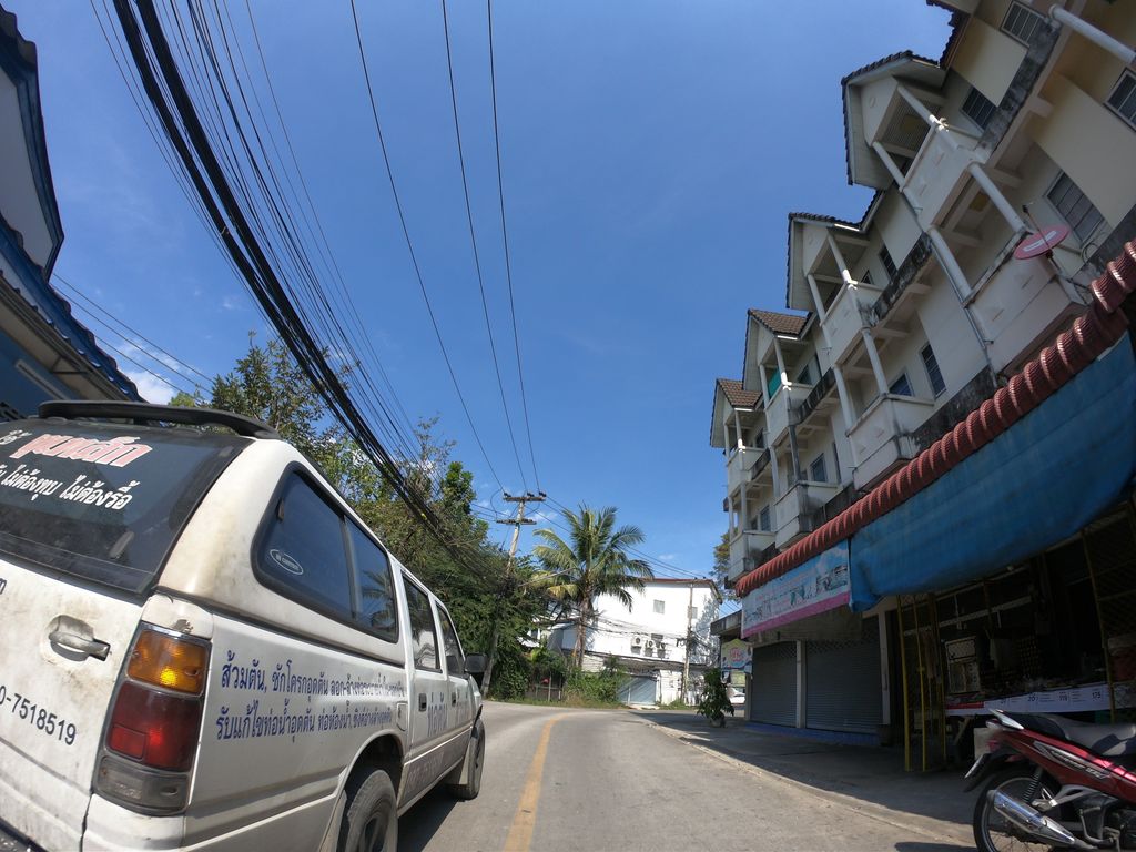 ภาพถนนตรงที่ ช่างนิวเซอร์วิส ตั้งอยู่ ถ่ายโดย chanuwath_grab พ.ศ. 2562 (2019) · A street-level view of where ช่างนิวเซอร์วิส · Changnio Service stands, by chanuwath_grab in 2562 (2019)