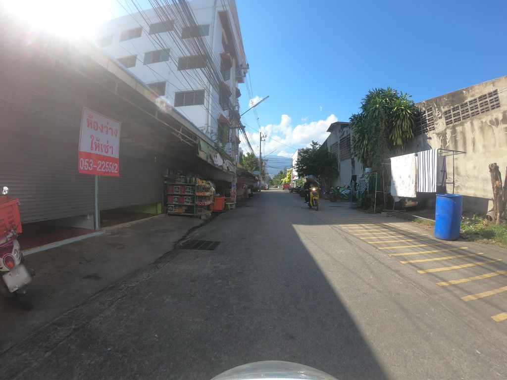 ภาพถนนตรงที่ มอเตอร์ไบค์เชียงใหม่ ตั้งอยู่ ถ่ายโดย chanuwath_grab พ.ศ. 2562 (2019) · A street-level view of where มอเตอร์ไบค์เชียงใหม่ · Motorbike Chiang Mai stands, by chanuwath_grab in 2562 (2019)