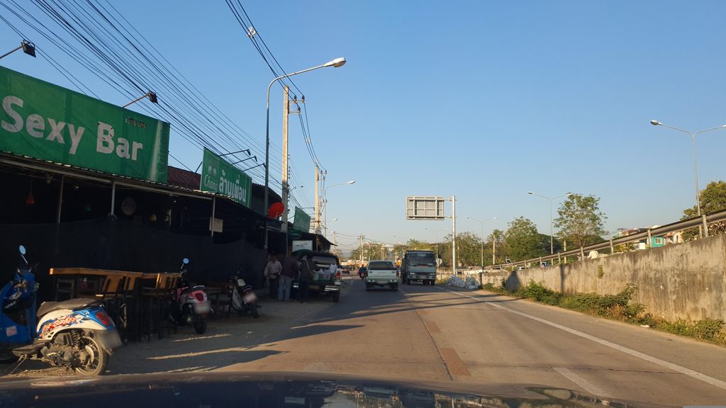 ภาพถนนตรงที่ ร้านซ่อมมอเตอร์ไซค์ NP service ตั้งอยู่ ถ่ายโดย jrcarlsen พ.ศ. 2566 (2023) · A street-level view of where ร้านซ่อมมอเตอร์ไซค์ NP service stands, by jrcarlsen in 2566 (2023)