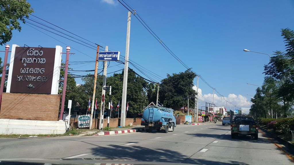 ภาพถนนตรงที่ ร้านซ่อมมอเตอร์ไซค์ [เวียงกุมกาม] ตั้งอยู่ ถ่ายโดย jrcarlsen พ.ศ. 2559 (2016) · A street-level view of where ร้านซ่อมมอเตอร์ไซค์ [เวียงกุมกาม] · Ran Som Motorcycle [wiang Kum Kam] stands, by jrcarlsen in 2559 (2016)