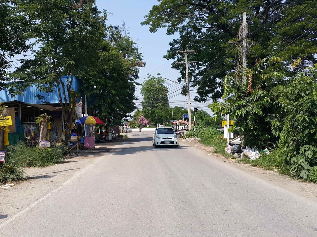 ภาพถนนตรงที่ นายช่างการอะไหล่ ตั้งอยู่ ถ่ายโดย jrcarlsen พ.ศ. 2558 (2015) · A street-level view of where นายช่างการอะไหล่ · Naichang Kan Alai stands, by jrcarlsen in 2558 (2015)