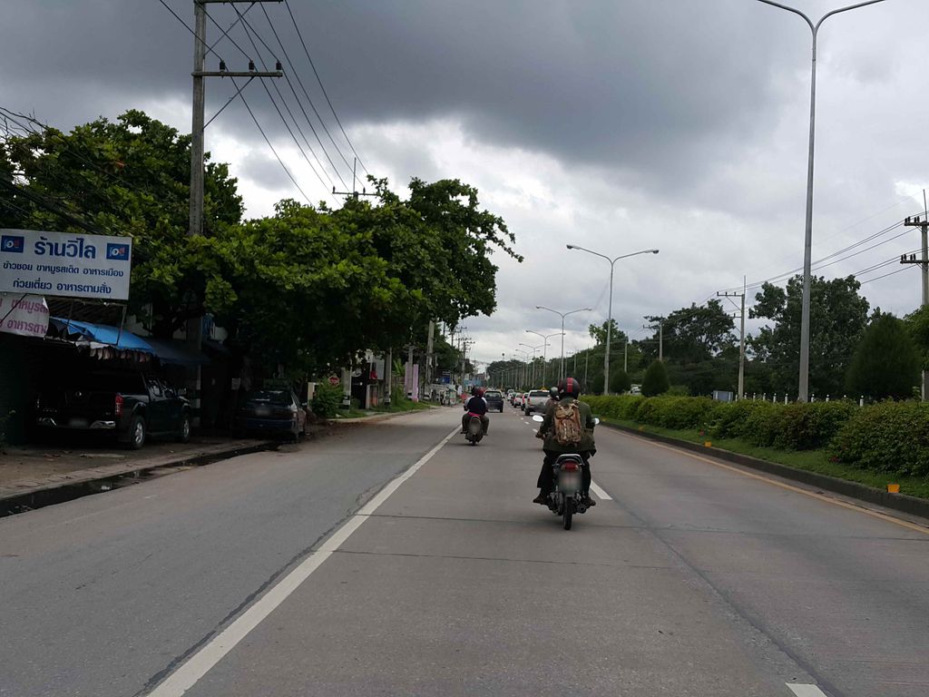 ภาพถนนตรงที่ ช.เต๋า สนามก๊อฟท์ลานนา ร้านซ่อมมอเตอร์ไซค์ [โชตนา] ตั้งอยู่ ถ่ายโดย jrcarlsen พ.ศ. 2558 (2015) · A street-level view of where ช.เต๋า สนามก๊อฟท์ลานนา ร้านซ่อมมอเตอร์ไซค์ [โชตนา] · Cha.tao Sanam Kop Lanna Ran Som Motorcycle [chotna] stands, by jrcarlsen in 2558 (2015)