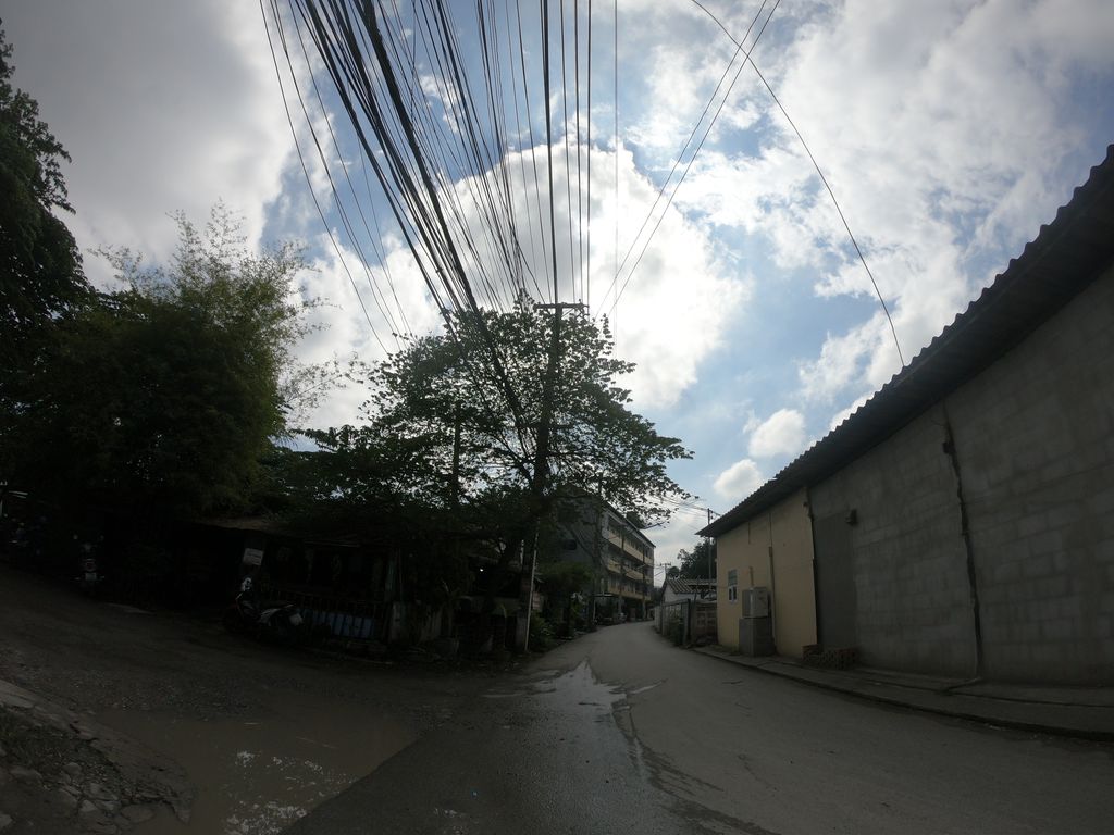 ภาพถนนตรงที่ หรั่งเซอร์วิส ร้านซ่อมมอเตอร์ไซค์ ตั้งอยู่ ถ่ายโดย chanuwath_grab พ.ศ. 2562 (2019) · A street-level view of where หรั่งเซอร์วิส ร้านซ่อมมอเตอร์ไซค์ · Rang Service Ran Som Motorcycle stands, by chanuwath_grab in 2562 (2019)