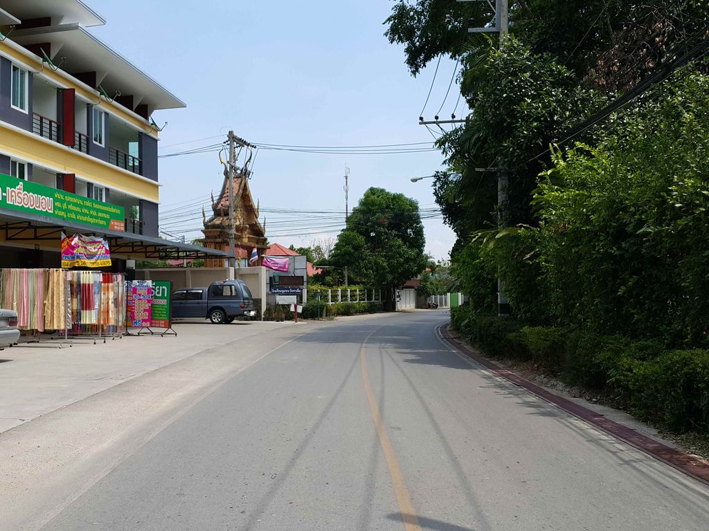 ภาพถนนตรงที่ ร้านซ่อมมอเตอร์ไซค์ [ท่าเดื่อ] ตั้งอยู่ ถ่ายโดย jrcarlsen พ.ศ. 2558 (2015) · A street-level view of where ร้านซ่อมมอเตอร์ไซค์ [ท่าเดื่อ] · Ran Som Motorcycle [tha Duea] stands, by jrcarlsen in 2558 (2015)