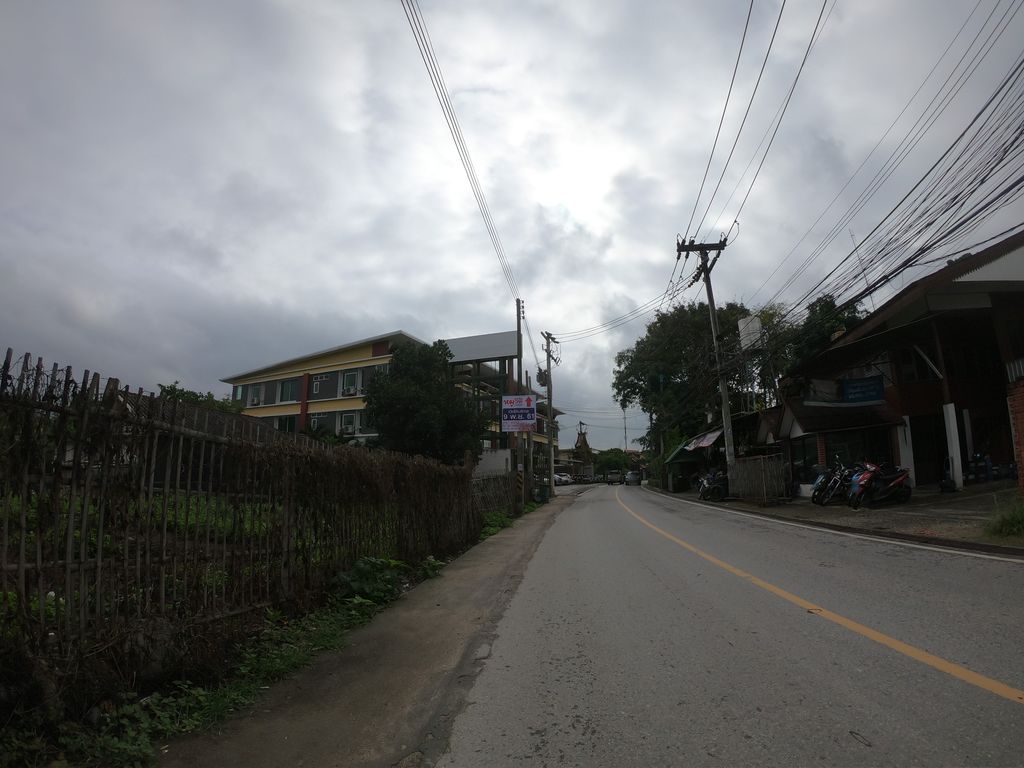 ภาพถนนตรงที่ โอ๋มอเตอร์ CNX ตั้งอยู่ ถ่ายโดย chanuwath_grab พ.ศ. 2562 (2019) · A street-level view of where โอ๋มอเตอร์ CNX stands, by chanuwath_grab in 2562 (2019)
