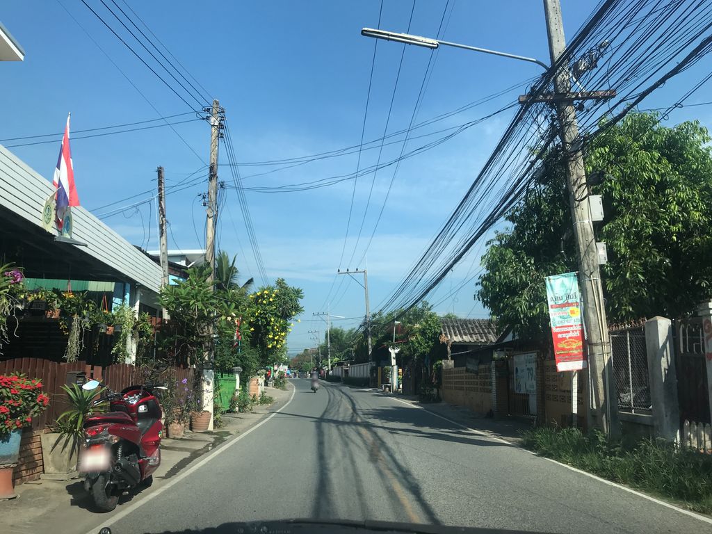 ภาพถนนตรงที่ ร้านซ่อมมอเตอร์ไซค์ [บ้านเสาหิน ซอย 10] ตั้งอยู่ ถ่ายโดย prasert พ.ศ. 2561 (2018) · A street-level view of where ร้านซ่อมมอเตอร์ไซค์ [บ้านเสาหิน ซอย 10] · Ran Som Motorcycle [ban Saohin Soi 10] stands, by prasert in 2561 (2018)