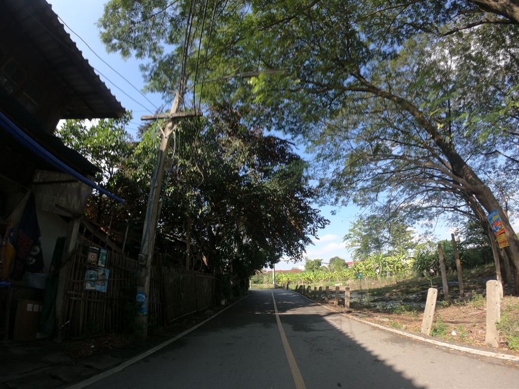 ภาพถนนตรงที่ ฮอลล์มอเตอร์ ตั้งอยู่ ถ่ายโดย chanuwath_grab พ.ศ. 2562 (2019) · A street-level view of where ฮอลล์มอเตอร์ · Honmotoe stands, by chanuwath_grab in 2562 (2019)