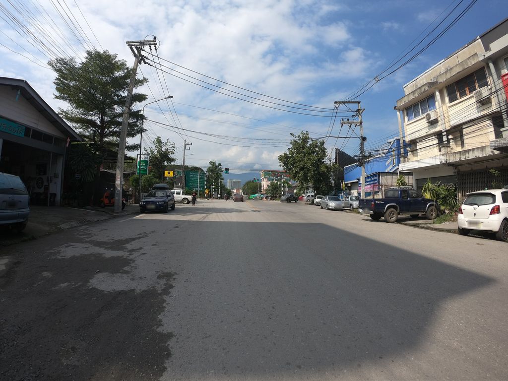 ภาพถนนตรงที่ 16 การาจ ซ่อมมอเตอร์ไซค์ ตั้งอยู่ ถ่ายโดย chanuwath_grab พ.ศ. 2562 (2019) · A street-level view of where 16 การาจ ซ่อมมอเตอร์ไซค์ · 16 Karat Som Motorcycle stands, by chanuwath_grab in 2562 (2019)