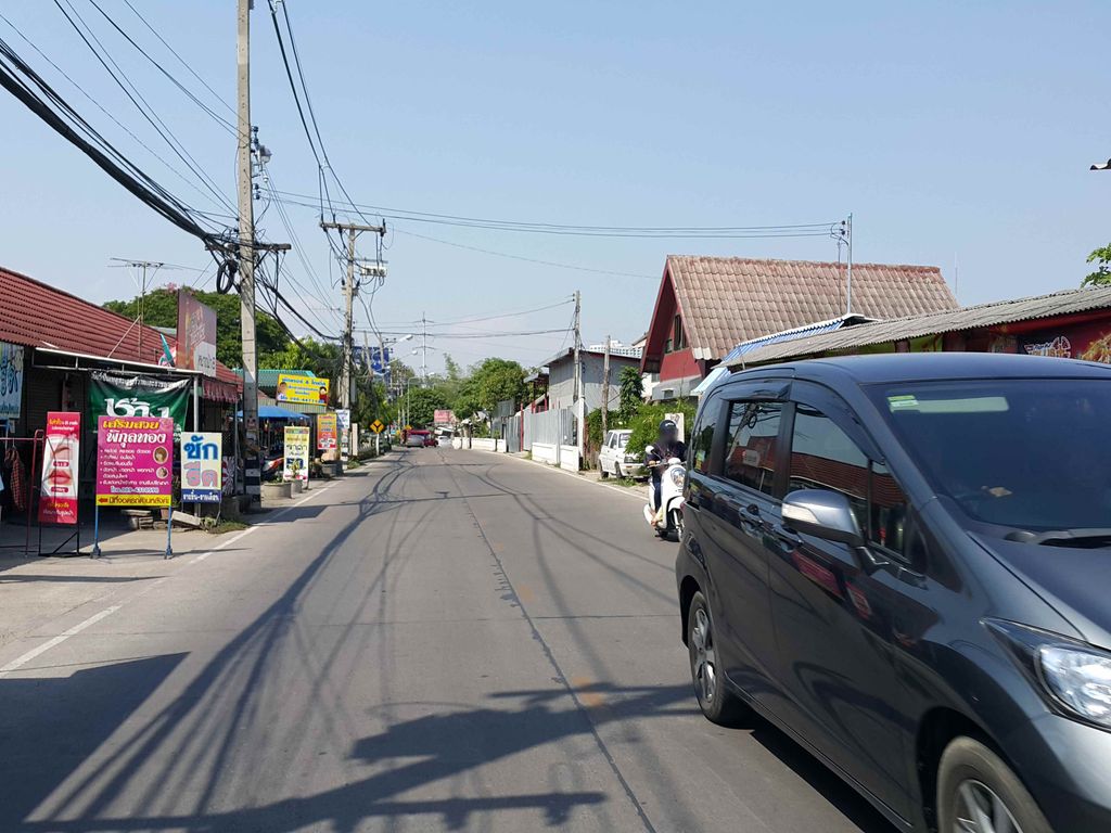 ภาพถนนตรงที่ วิทยามอเตอร์ ตั้งอยู่ ถ่ายโดย jrcarlsen พ.ศ. 2558 (2015) · A street-level view of where วิทยามอเตอร์ · Witthaya Motor stands, by jrcarlsen in 2558 (2015)