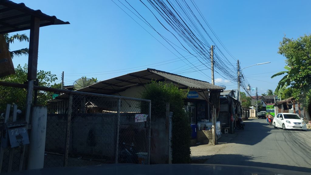 ภาพถนนตรงที่ ร้านซ่อมมอเตอร์ไซค์ [บ้านเสาหิน] ตั้งอยู่ ถ่ายโดย jrcarlsen พ.ศ. 2562 (2019) · A street-level view of where ร้านซ่อมมอเตอร์ไซค์ [บ้านเสาหิน] · Ran Som Motorcycle [ban Saohin] stands, by jrcarlsen in 2562 (2019)