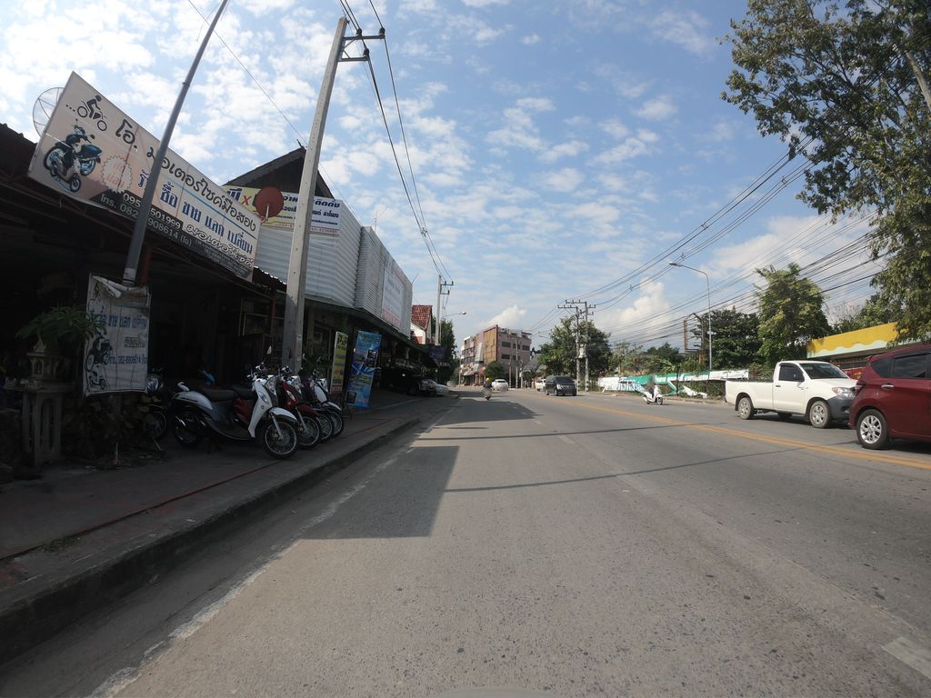 ภาพถนนตรงที่ ร้านซ่อมมอเตอร์ไซค์ [ป่าแพ่ง ถนนรัตนโกสินทร์] ตั้งอยู่ ถ่ายโดย chanuwath_grab พ.ศ. 2562 (2019) · A street-level view of where ร้านซ่อมมอเตอร์ไซค์ [ป่าแพ่ง ถนนรัตนโกสินทร์] · Ran Som Motorcycle [pa Phaeng Thanon Ratnakosin] stands, by chanuwath_grab in 2562 (2019)