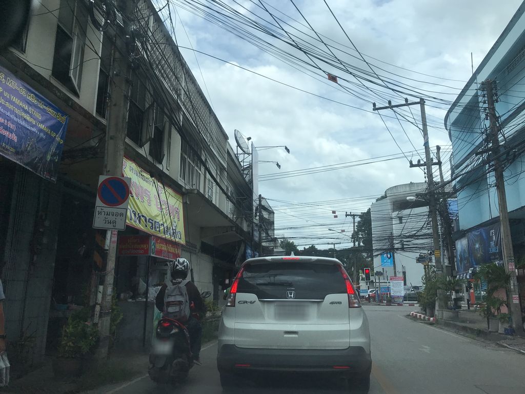 ภาพถนนตรงที่ ร้านปะยางมอเตอร์ไซค์~จักรยาน (แยกสันป่าข่อย) ตั้งอยู่ ถ่ายโดย prasert พ.ศ. 2561 (2018) · A street-level view of where ร้านปะยางมอเตอร์ไซค์~จักรยาน (แยกสันป่าข่อย) · Ran Payang Motorcycle~chakrayan (yaek San Pa Khoi) stands, by prasert in 2561 (2018)