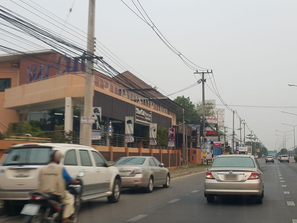 ภาพถนนตรงที่ ส.มอเตอร์ยางยนต์ ตั้งอยู่ ถ่ายโดย jrcarlsen พ.ศ. 2559 (2016) · A street-level view of where ส.มอเตอร์ยางยนต์ · Sa.Motor Yangyon stands, by jrcarlsen in 2559 (2016)
