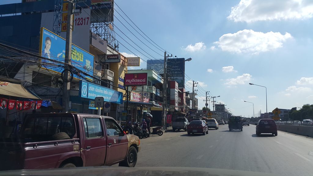 ภาพถนนตรงที่ ต้นพยอมออโต้ไบค์ ตั้งอยู่ ถ่ายโดย jrcarlsen พ.ศ. 2559 (2016) · A street-level view of where ต้นพยอมออโต้ไบค์ · Ton Pho Om Auto Bike stands, by jrcarlsen in 2559 (2016)