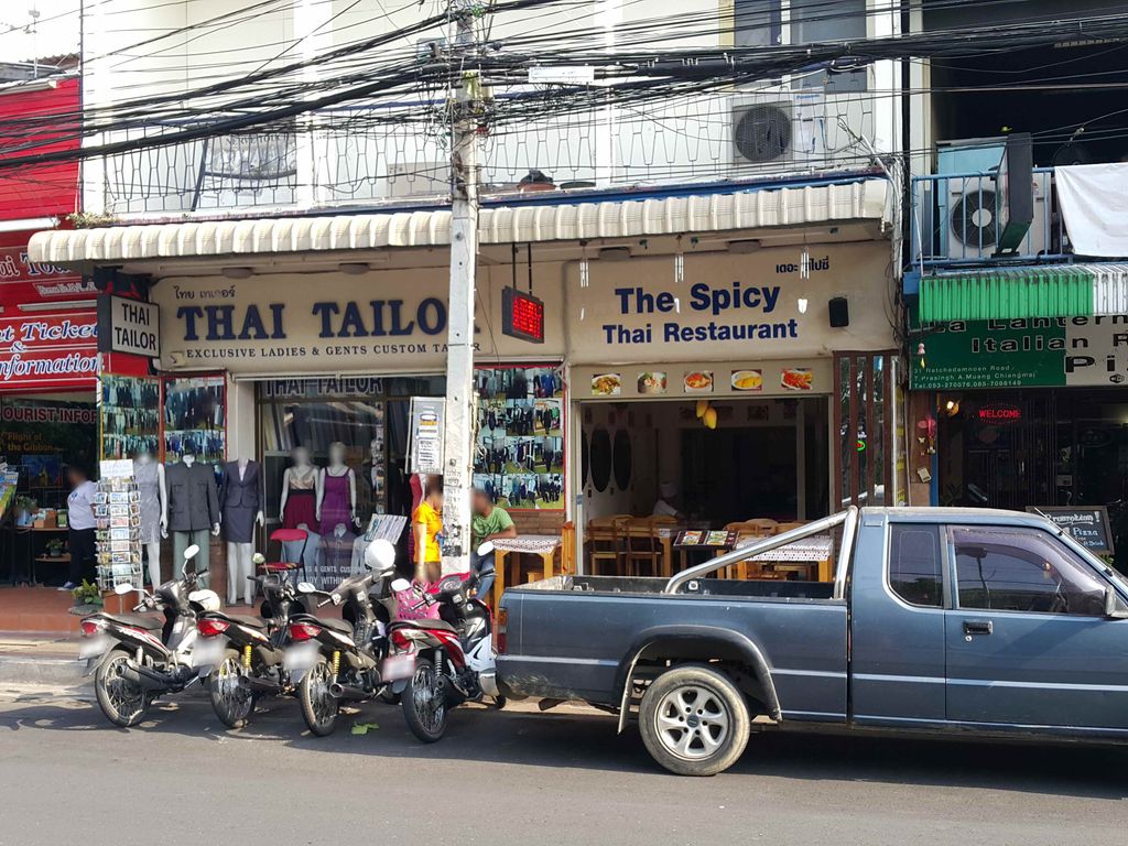 ภาพถนนตรงที่ OTOP fruit wine stall, Sunday Walking Street ตั้งอยู่ ถ่ายโดย jrcarlsen พ.ศ. 2558 (2015) · A street-level view of where OTOP fruit wine stall, Sunday Walking Street stands, by jrcarlsen in 2558 (2015)