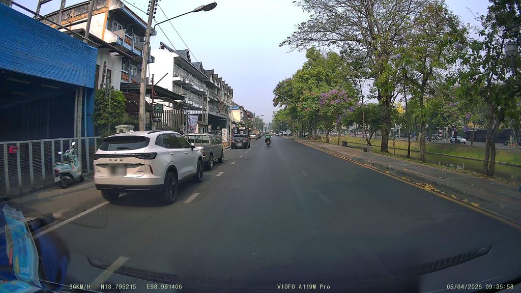 ภาพถนนตรงที่ กราฟฟิตีบนกำแพง ตั้งอยู่ ถ่ายโดย ThailandCambodia พ.ศ. 2569 (2026) · A street-level view of where Construction hoarding graffiti (KASPA) stands, by ThailandCambodia in 2569 (2026)