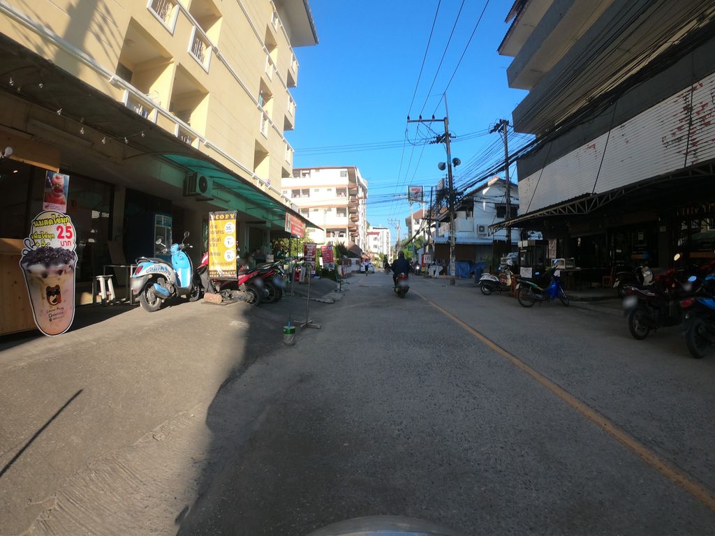 ภาพถนนตรงที่ ดีก๊อปปี้ ปริ้นงาน ถ่ายเอกสาร ราชภัฏ DCOPY ตั้งอยู่ ถ่ายโดย chanuwath_grab พ.ศ. 2562 (2019) · A street-level view of where ดีก๊อปปี้ ปริ้นงาน ถ่ายเอกสาร ราชภัฏ DCOPY stands, by chanuwath_grab in 2562 (2019)