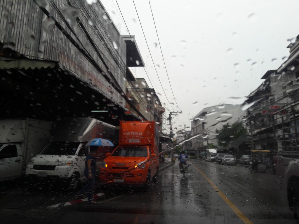 ภาพถนนตรงที่ โอ.เค. การพิมพ์ ตั้งอยู่ ถ่ายโดย superbate พ.ศ. 2561 (2018) · A street-level view of where โอ.เค. การพิมพ์ · O.khe. Kanphim stands, by superbate in 2561 (2018)