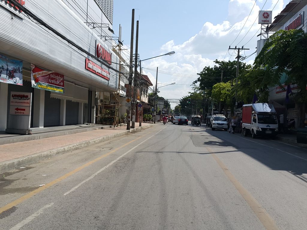 ภาพถนนตรงที่ เอกศิลป์ ตั้งอยู่ ถ่ายโดย jrcarlsen พ.ศ. 2558 (2015) · A street-level view of where เอกศิลป์ · Eksin stands, by jrcarlsen in 2558 (2015)